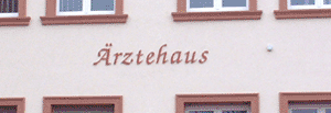 Fr&auml;sbuchstaben &Auml;rztehaus in Gro&szlig;beeren